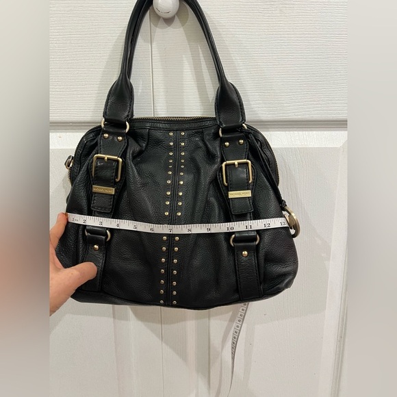 MICHAEL KORS ASTOR SHOULDER HOBO SATCHEL TOTE HANDBAG BLACK LEATHER
BUCKLES STUD - Picture 15 of 17